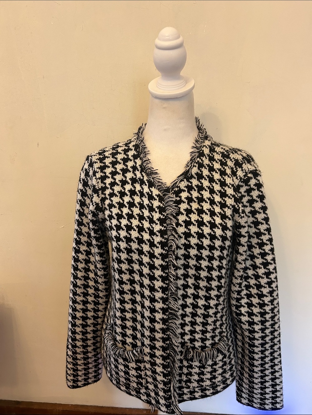 Worthington black white houndstooth fringe open cardigan Size M EUC